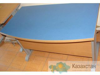 Продам Стол письменный на стальных опорах Алматы