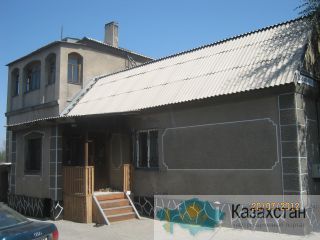 Продаю дом в хорошем районе Караганда