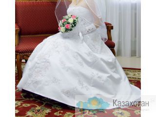 Продам свадебное платье за 12000 тг. Абай