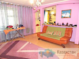 3-х Р-н Стрелки, улучш,  2 лоджии, удобно под бизнес. Усть-Каменогорск