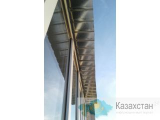 Установка крыши на балконе с обшивкой потолка. Карагандинская область