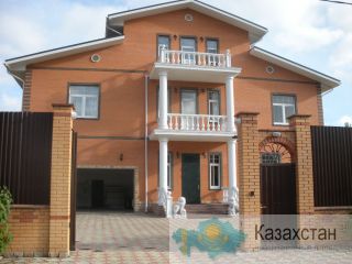 Земельный участок 15 соток с 3х этажным домом. Астана