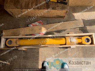 Гидроцилиндр ковша Komatsu PC 200-7 г. Екатеринбург, ул. Основинская 7.