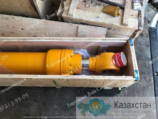 Гидроцилиндр ковша Komatsu PC 220-7 г. Екатеринбург, ул. Основинская 7.