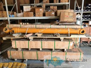 Гидроцилиндр рукояти Komatsu PC 400-7 г. Екатеринбург, ул. Основинская 7.