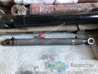 Гидроцилиндр подъема мачты БМ-302 г. Екатеринбург, ул. Основинская 7.